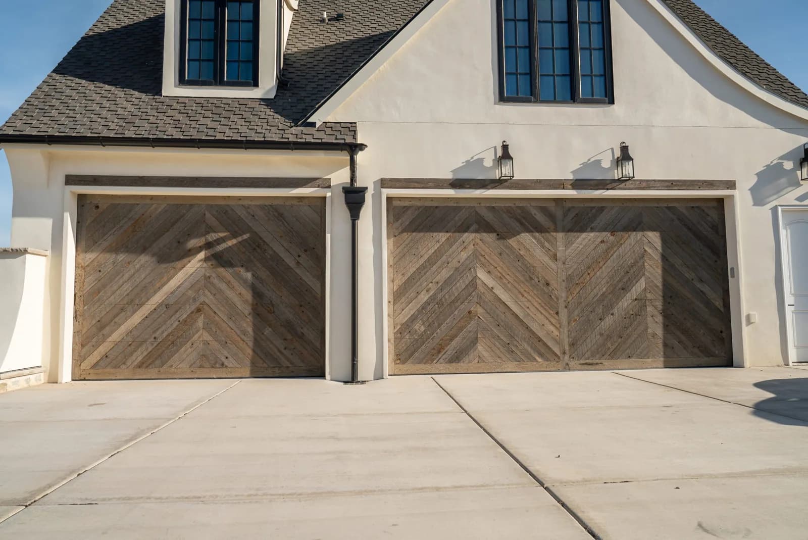 Vidor Authentic Wood garage door